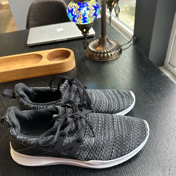 Fabletics Sneakers Size 9, like new - Picture 4 of 4